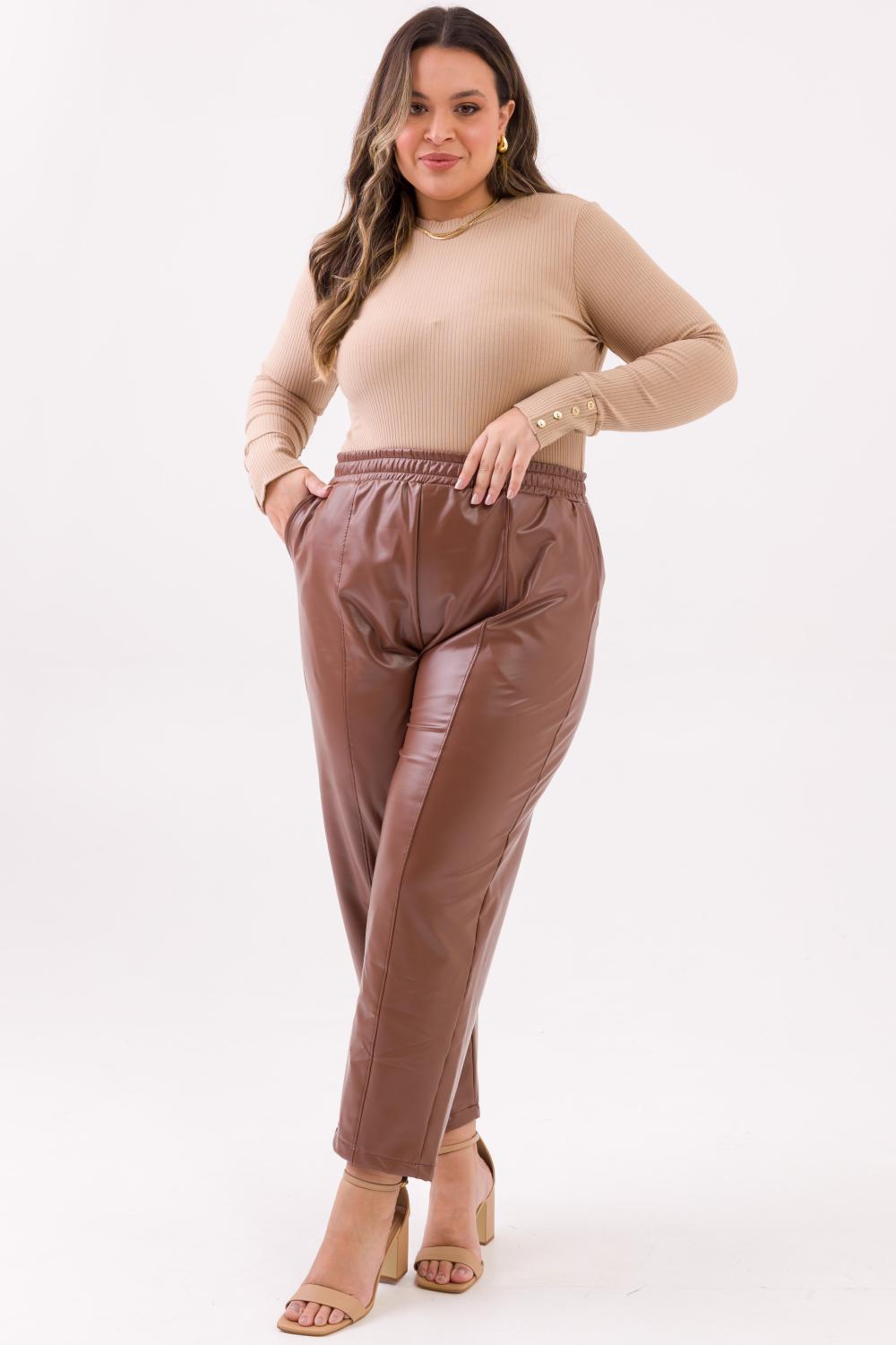 Calça Plus Size Rebeca PU Marrom Cess