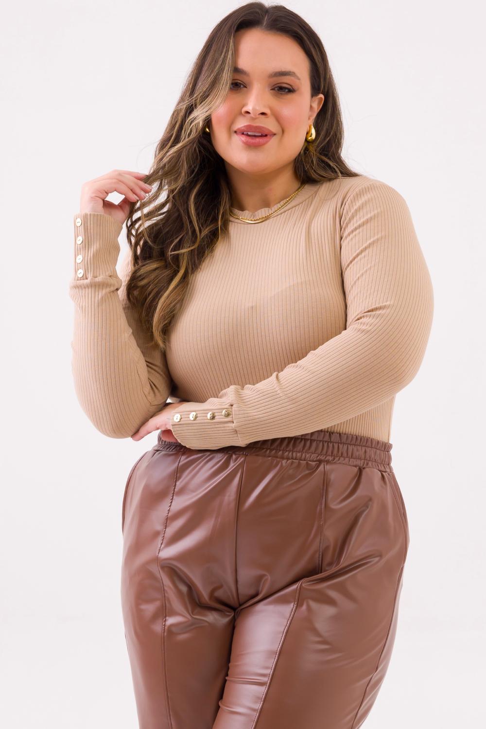 Blusa Plus Size Cindy Bege Botões Dourados Cess