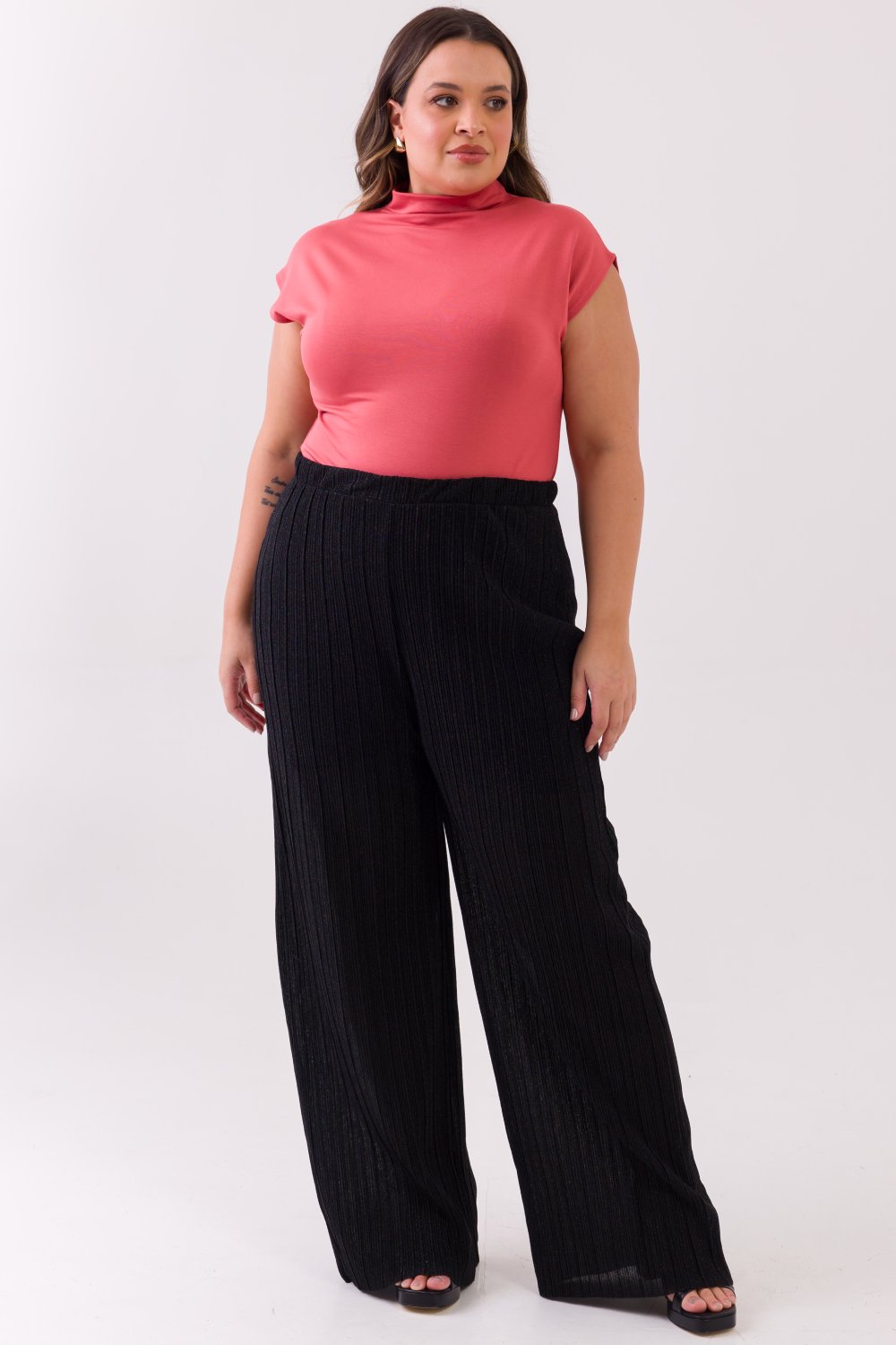 Calça Wide Leg Plus Size Plissada Petúnia Preta Cess