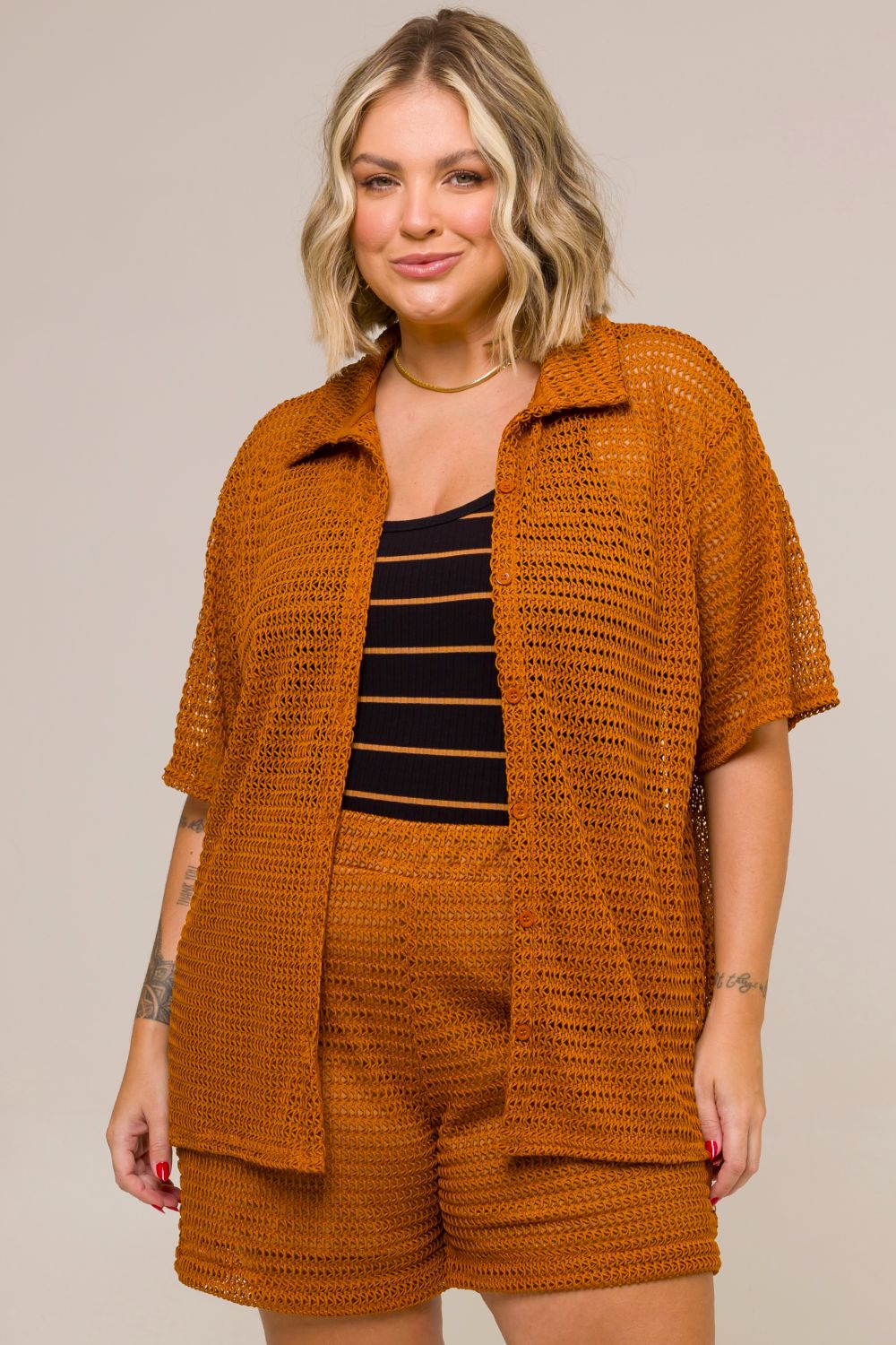 Camisa Plus Size Camélia em Tricot Ocre Cess