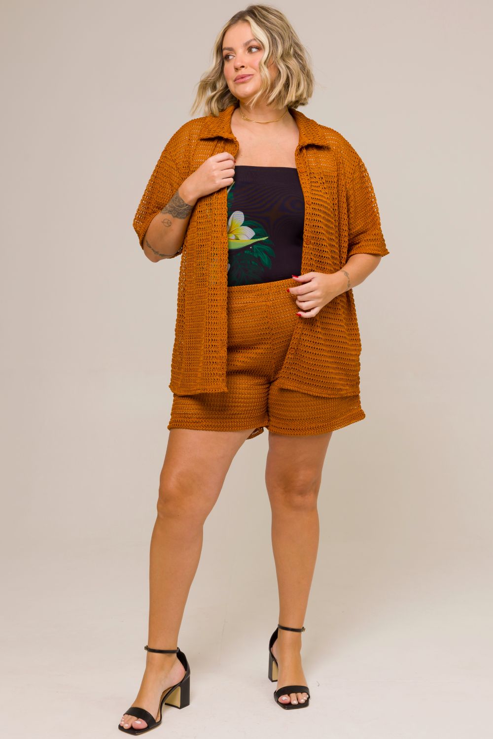 Bermuda Plus Size Camélia em Tricot Ocre Cess