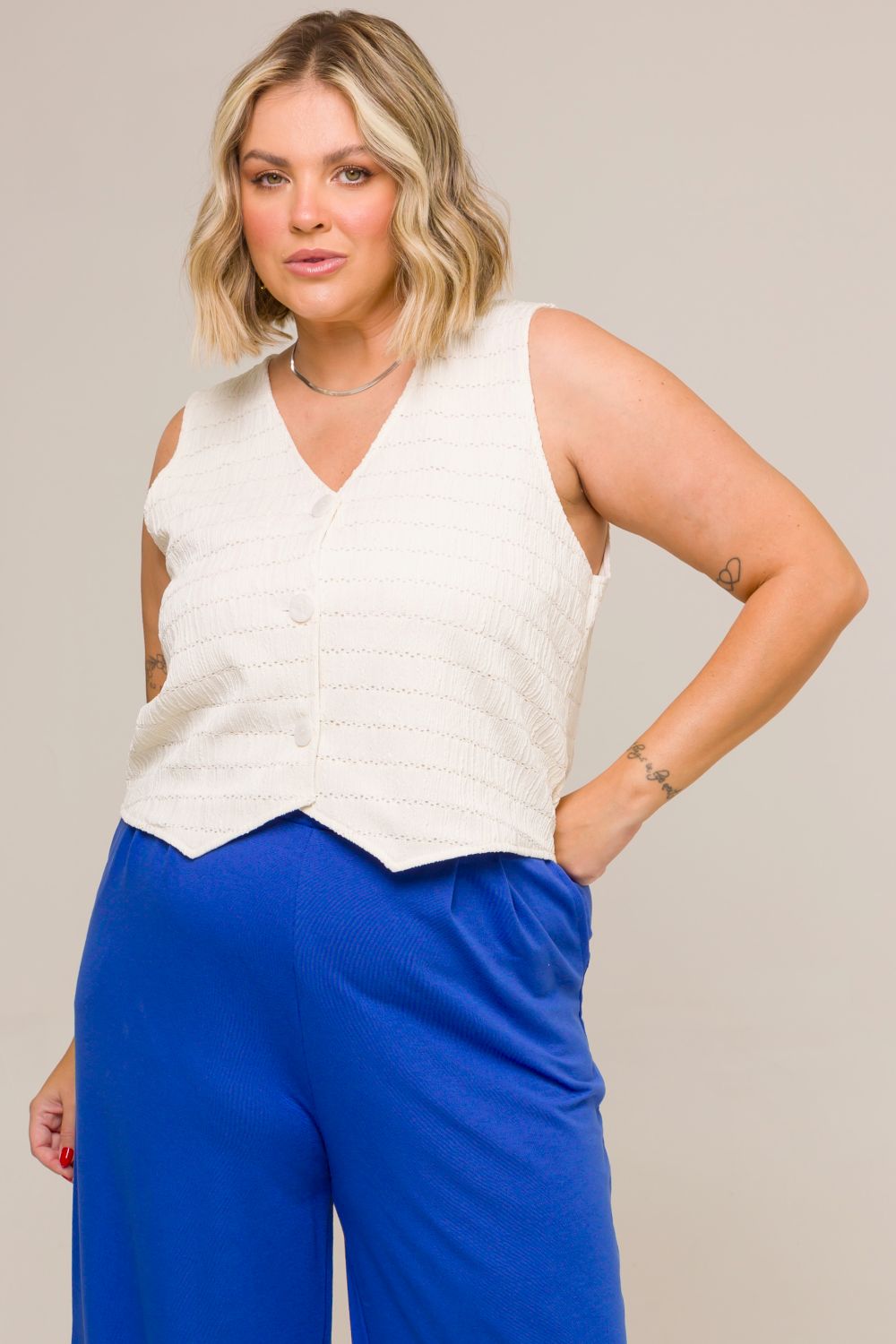 Colete Plus Size Cris Alfaiataria com Textura e Laise Off White Cess