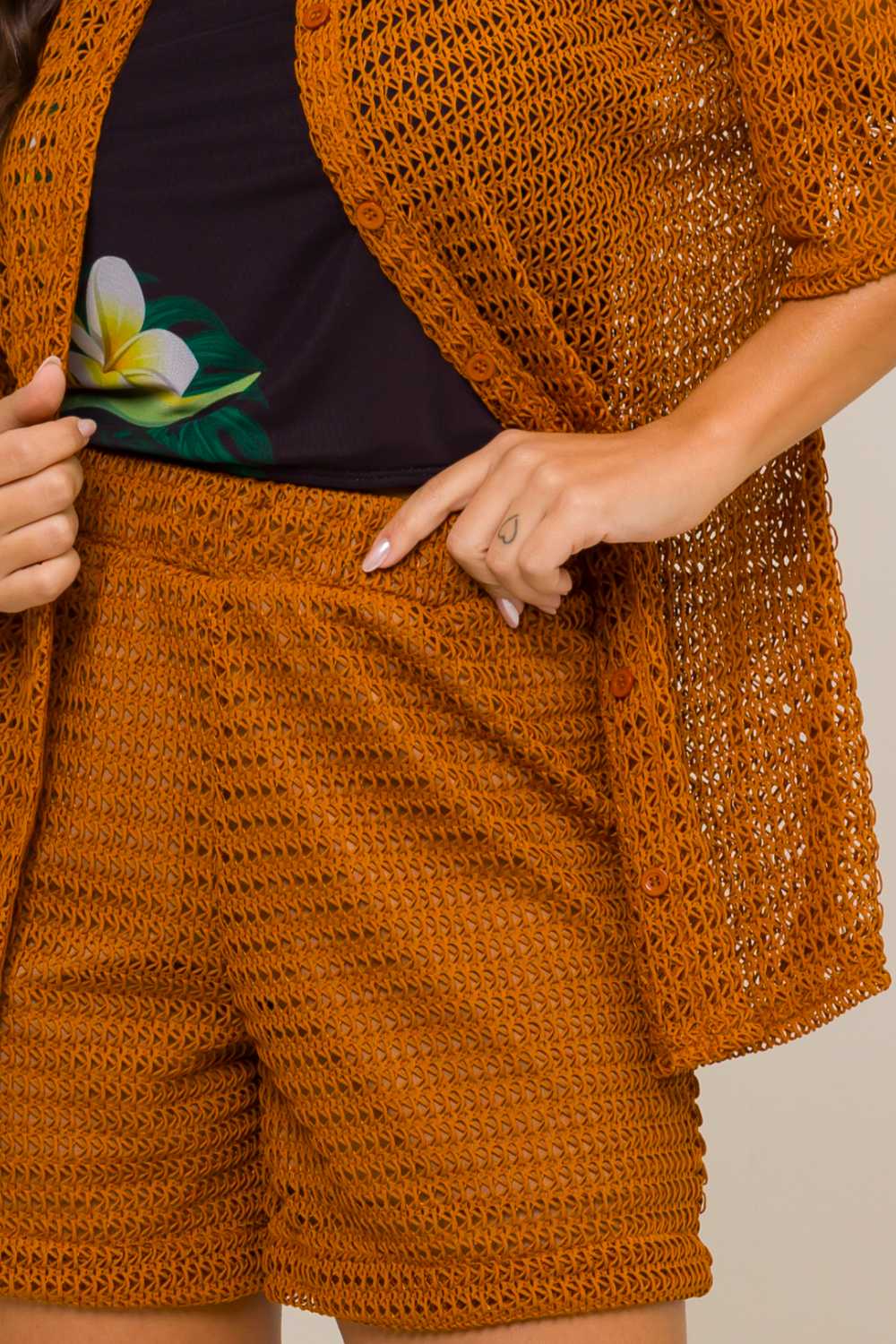 Bermuda Camélia em Tricot Ocre Cess