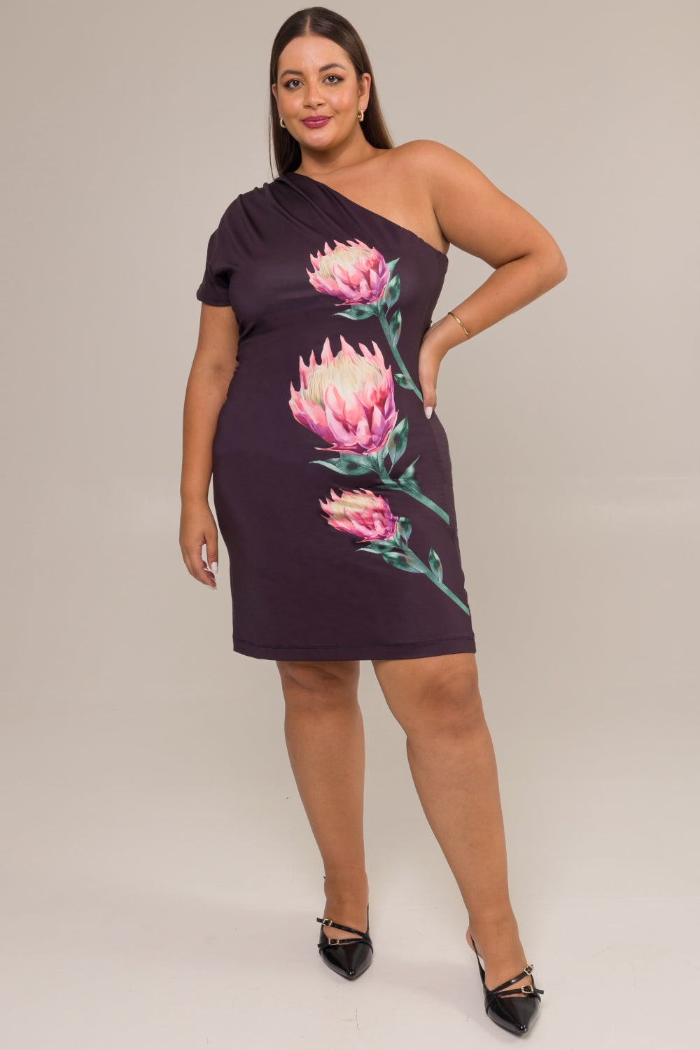 Vestido Curto Um Ombro Plus Size Malha Lisa Proteas Cess