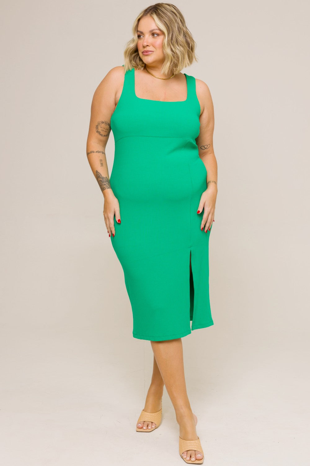 Vestido Midi Plus Size Cancelado com Fenda Gabriela Verde Cess