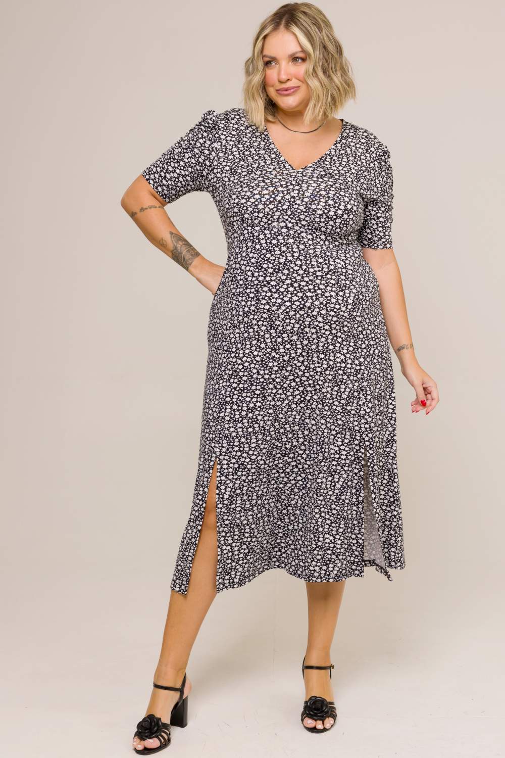 Vestido Midi Plus Size com Fenda e Drapeados Carolina Estampado Cess