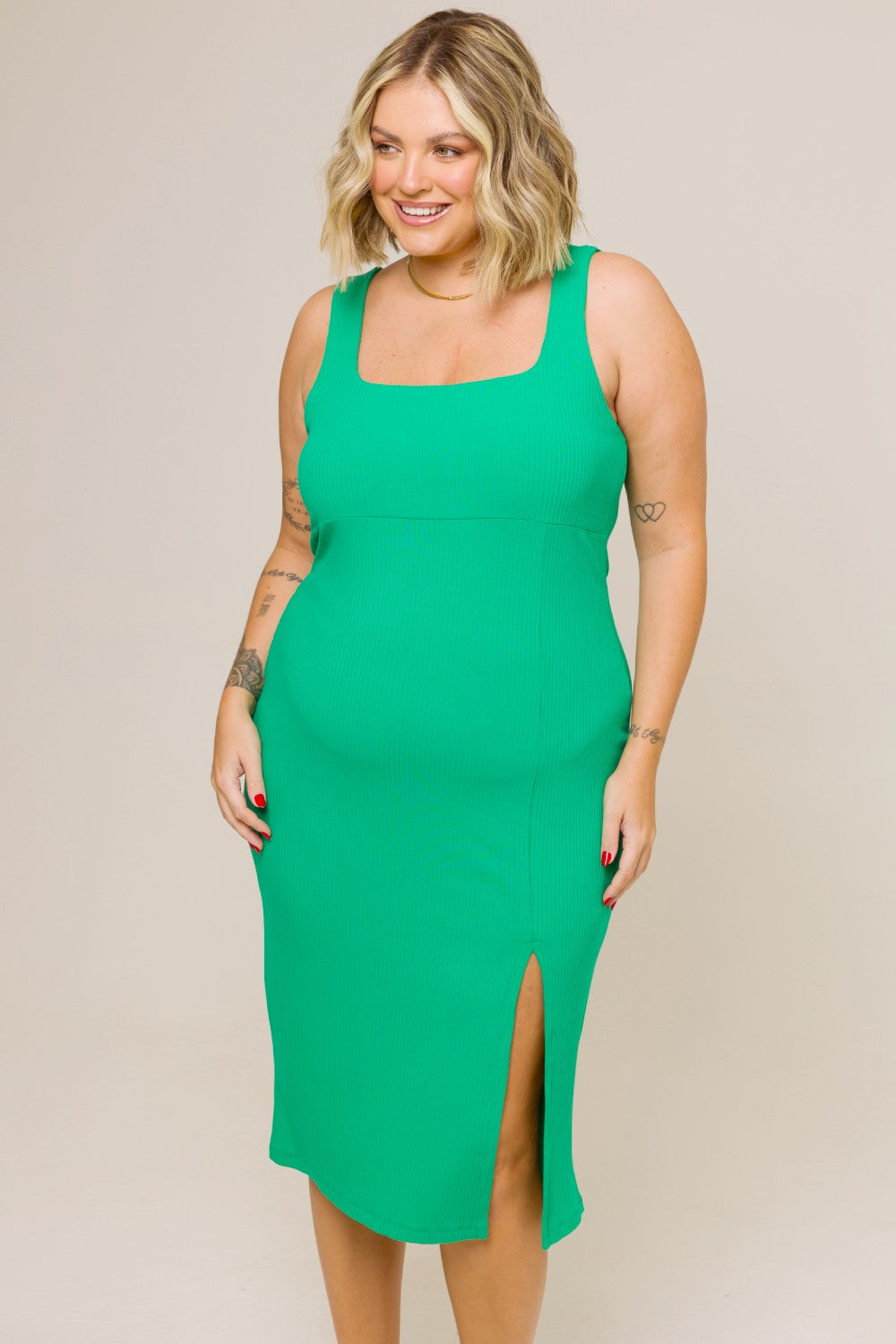 Vestido Midi Plus Size Cancelado com Fenda Gabriela Verde Cess