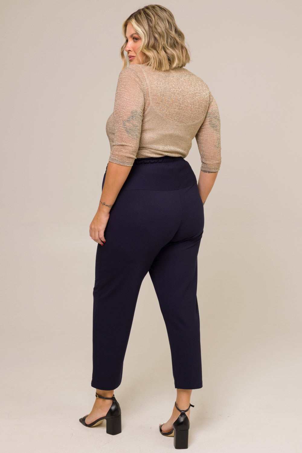 Calça Cenoura Plus Size Isis com Bolso Marinho Cess