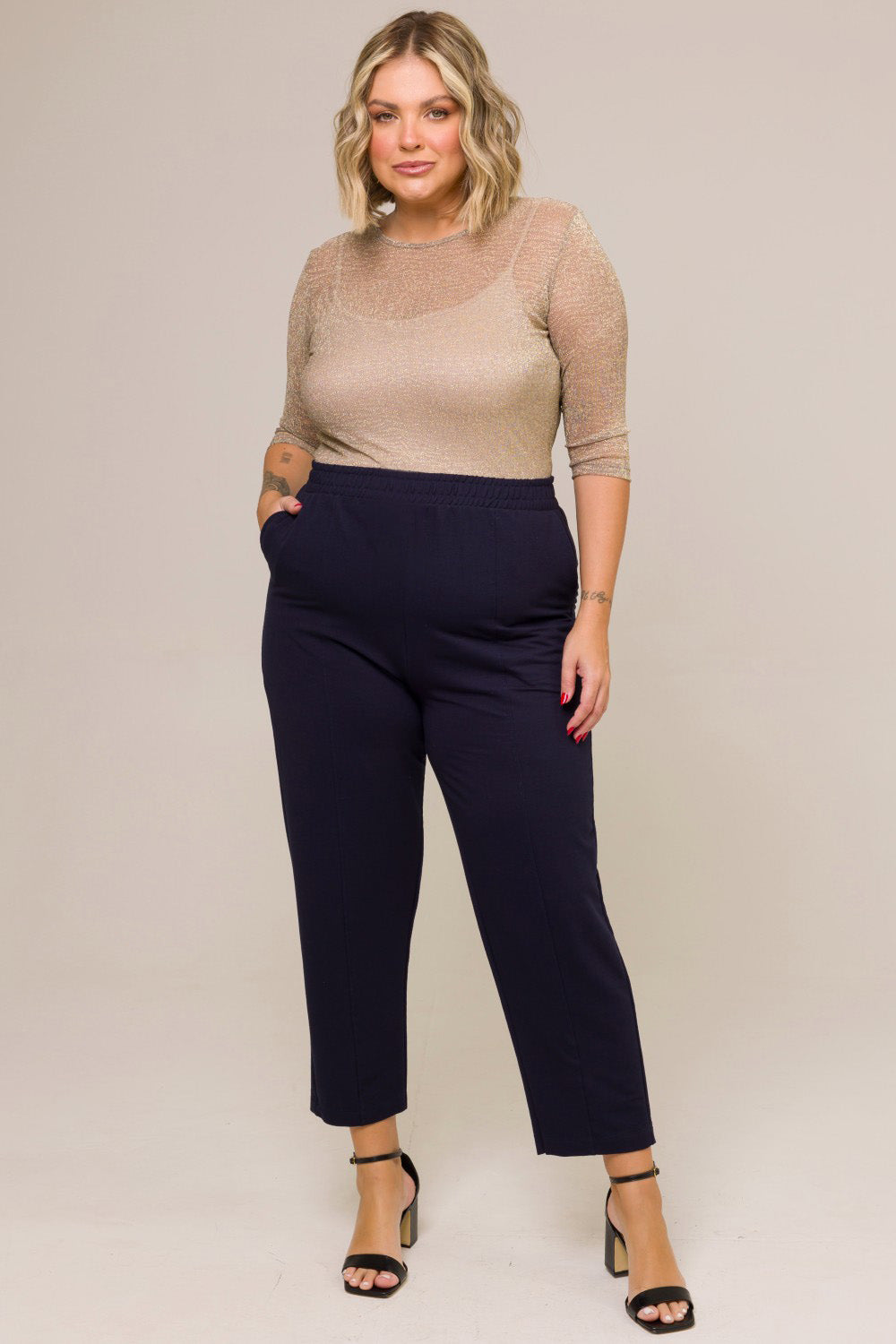 Calça Cenoura Plus Size Isis com Bolso Marinho Cess