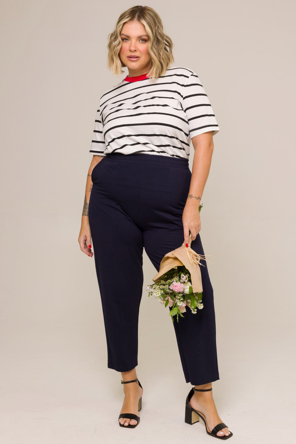 Calça Cenoura Plus Size Isis com Bolso Marinho Cess