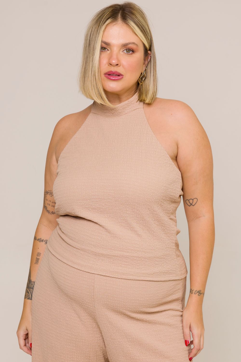 Blusa Plus Size em Crepe Frente Única com Botões Ana Bege Cess