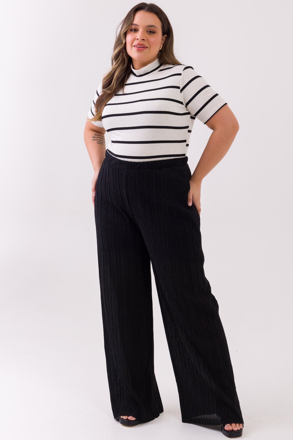 Calça Wide Leg Plus Size Plissada Petúnia Preta Cess