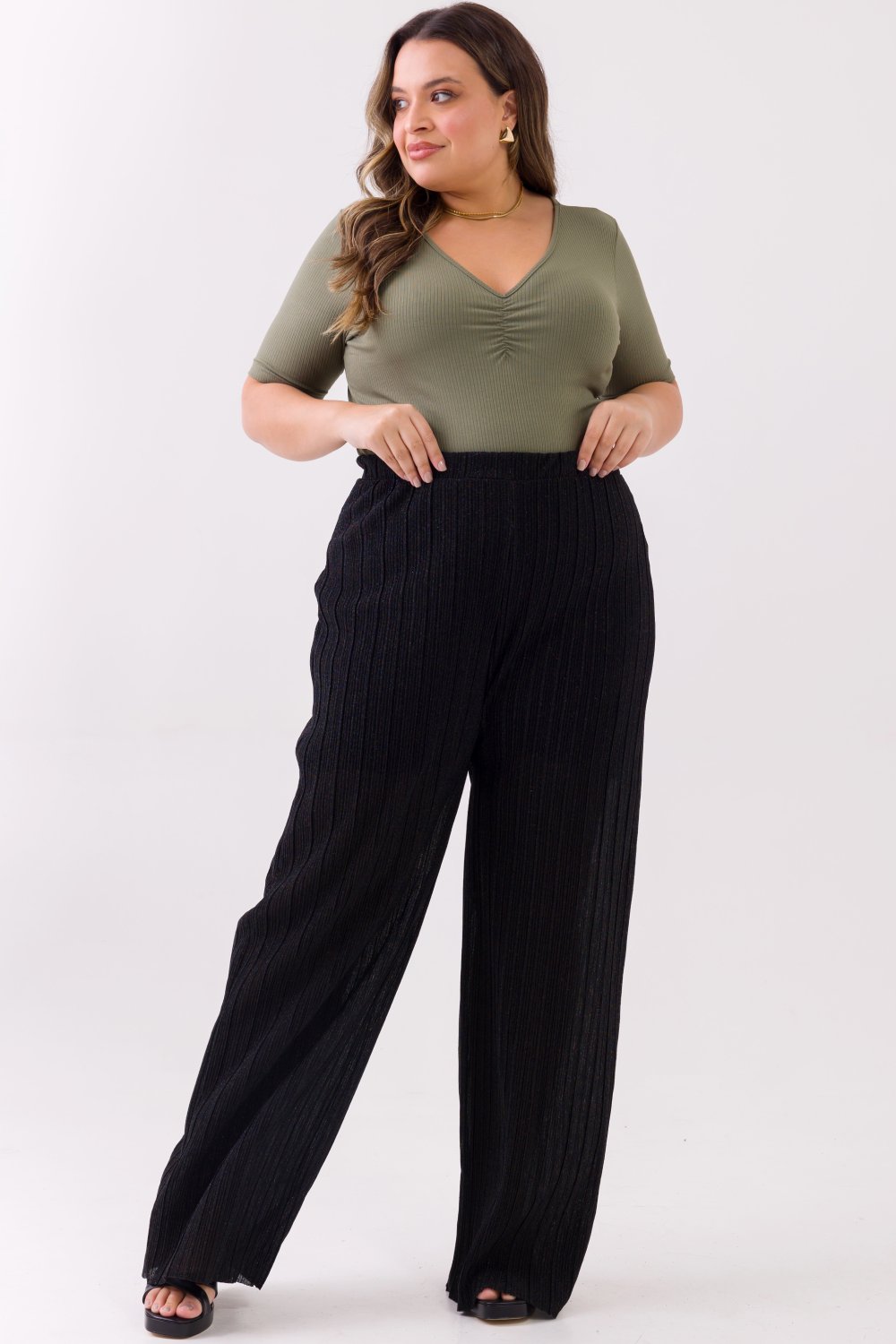 Calça Wide Leg Plus Size Plissada Petúnia Preta Cess